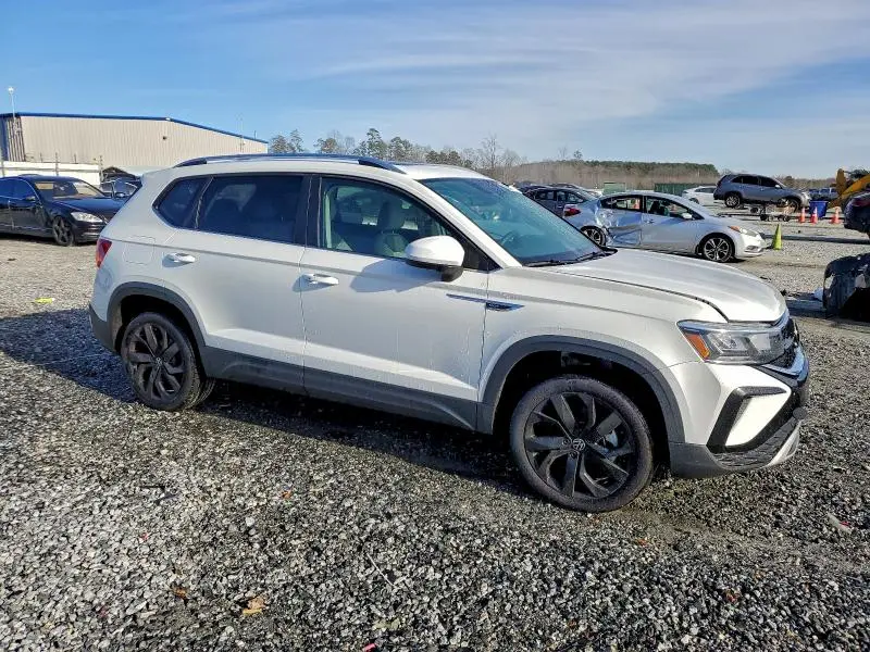 2024 VOLKSWAGEN TAOS SE  