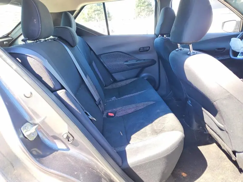 2020 NISSAN KICKS S  