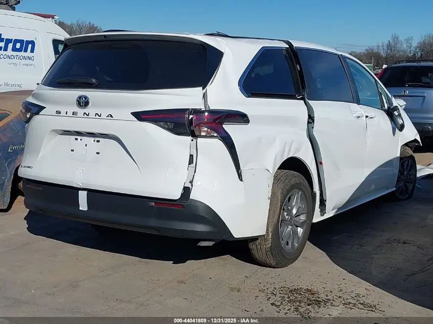2026 TOYOTA SIENNA  