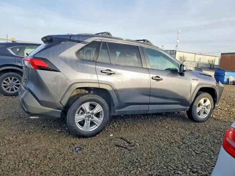 2021 TOYOTA RAV4 XLE  