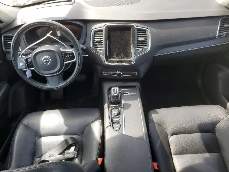 2020 VOLVO XC90 T6 MOMENTUM  
