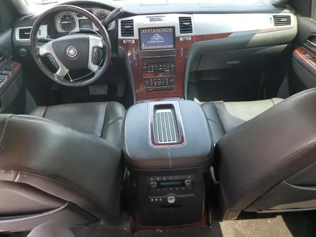 2013 CADILLAC ESCALADE LUXURY  