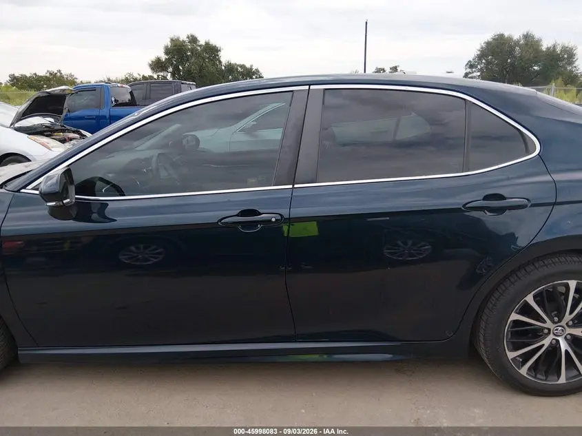 2018 TOYOTA CAMRY SE
