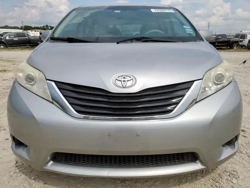 2011 TOYOTA SIENNA LE  