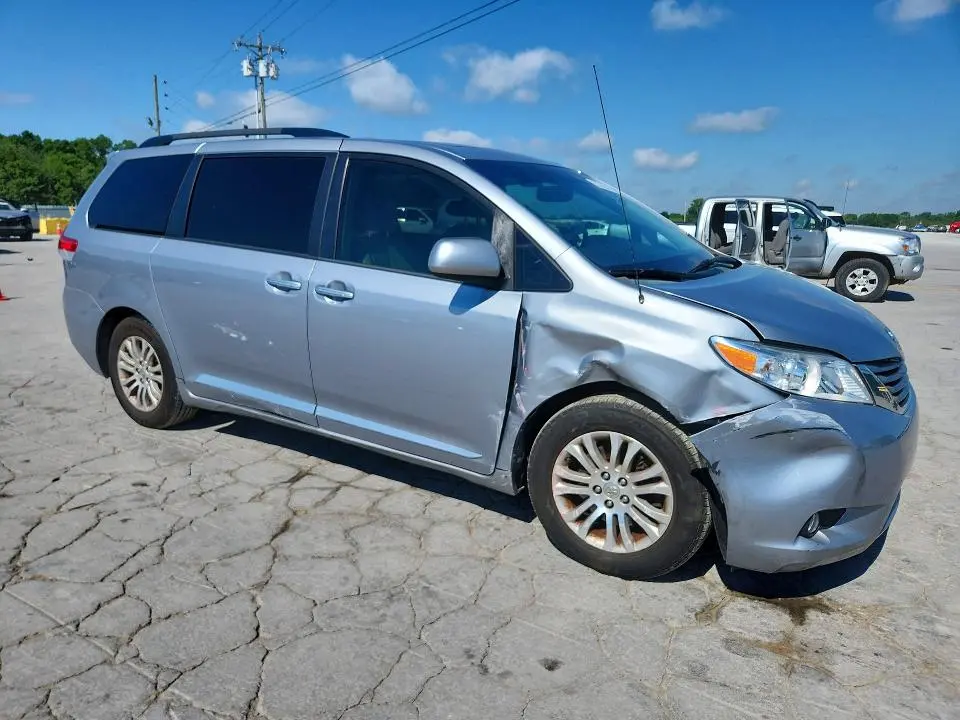 2014 TOYOTA SIENNA XLE 8-PASSENGER  