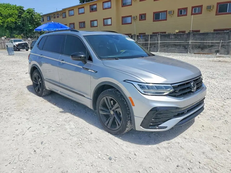 2023 VOLKSWAGEN TIGUAN SE R-LINE BLACK  