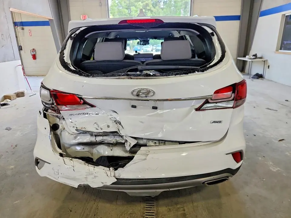 2018 HYUNDAI SANTA FE SE  