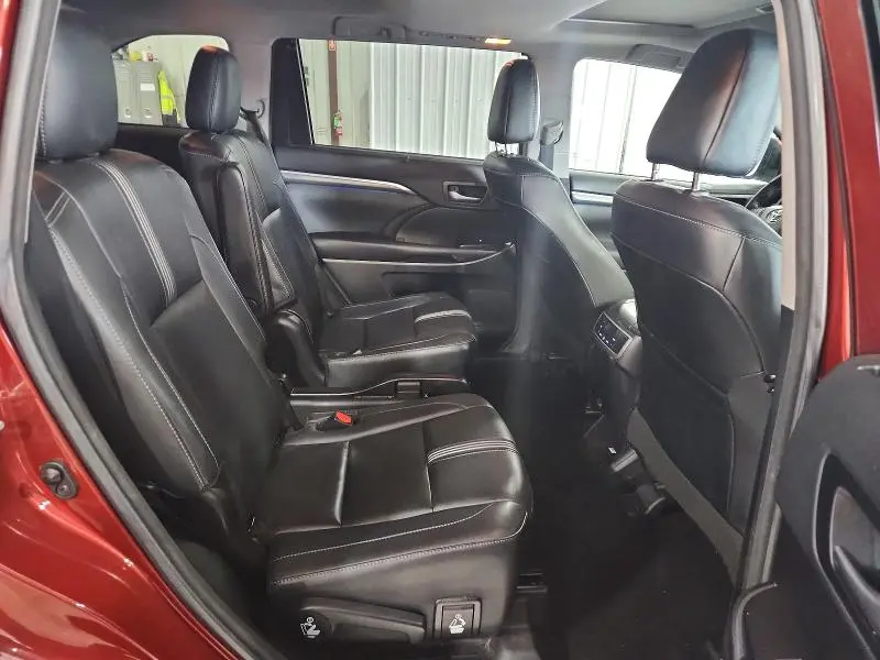 2018 TOYOTA HIGHLANDER SE  