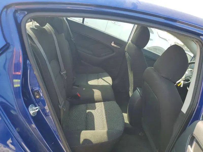 2017 KIA FORTE LX  