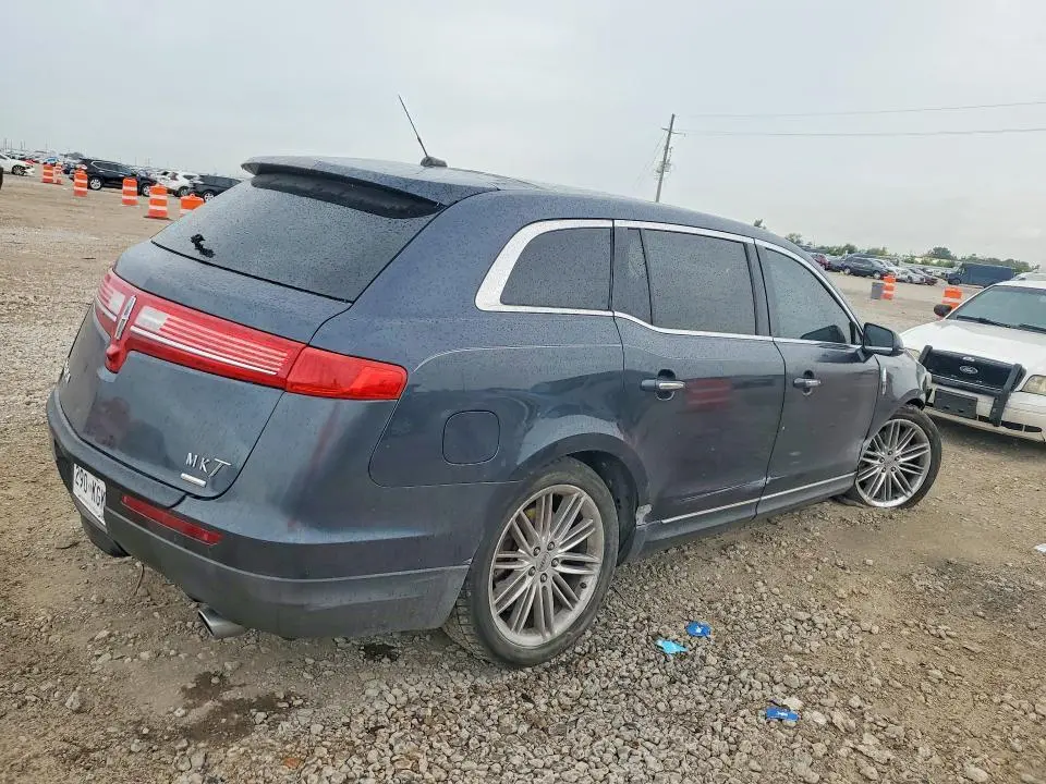 2013 LINCOLN MKT   