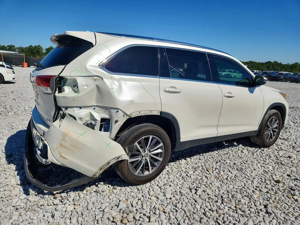 2019 TOYOTA HIGHLANDER XLE  