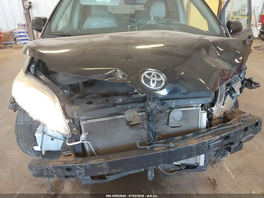 2016 TOYOTA SIENNA XLE 8 PASSENGER