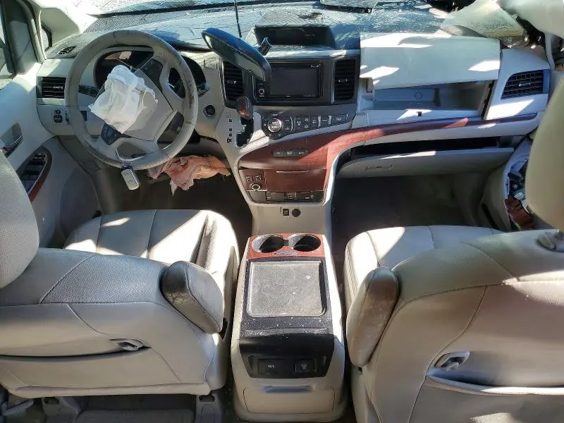 2013 TOYOTA SIENNA XLE  