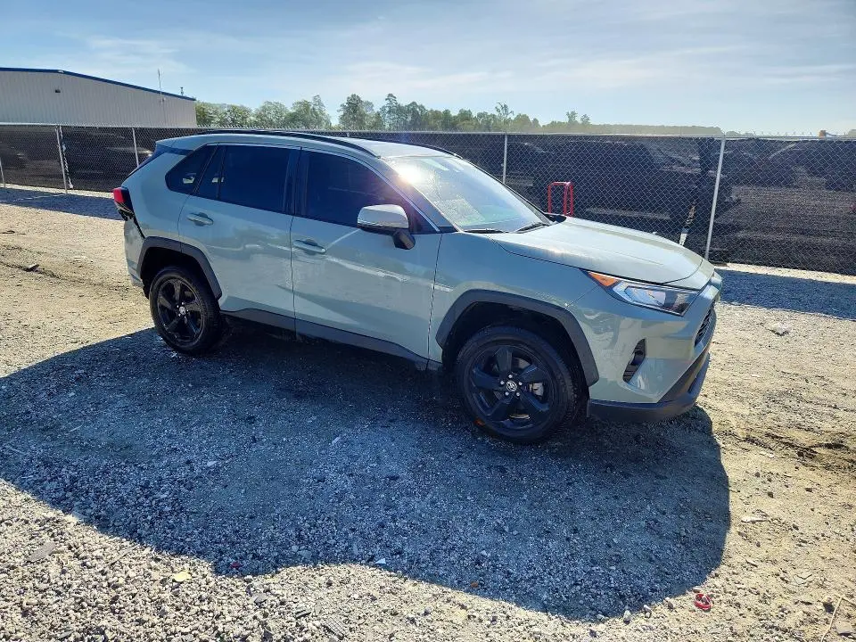2021 TOYOTA RAV4 XLE  