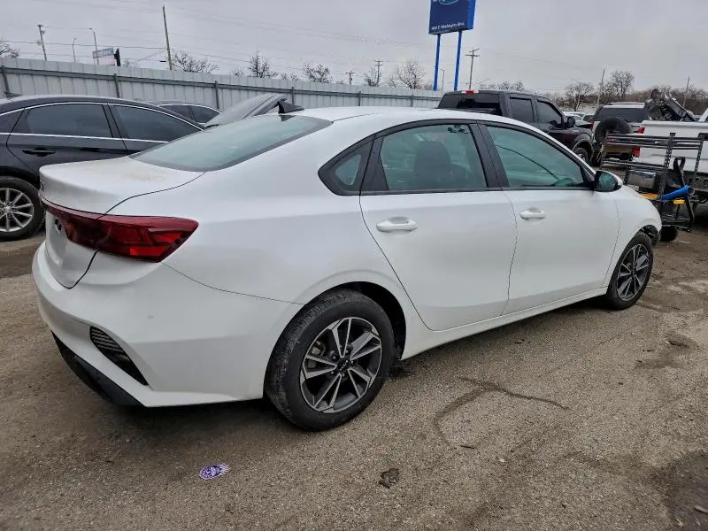 2023 KIA FORTE LX  
