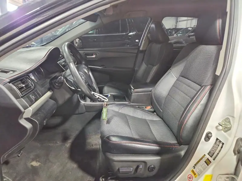 2016 TOYOTA CAMRY SE  