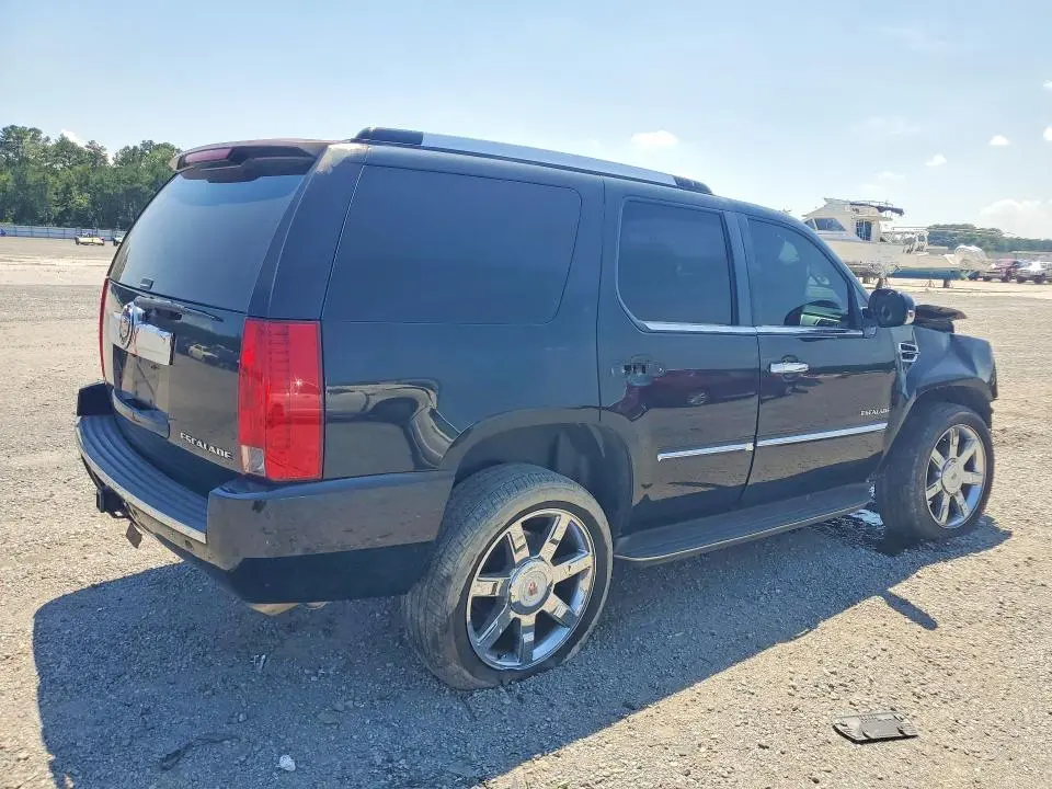 2011 CADILLAC ESCALADE PREMIUM  