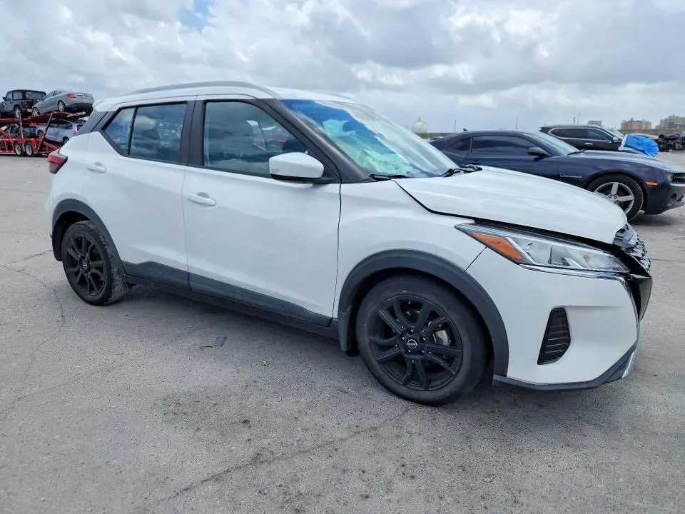 2022 NISSAN KICKS SV  