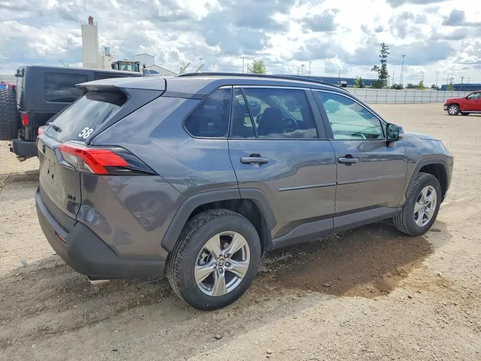 2025 TOYOTA RAV4 XLE  