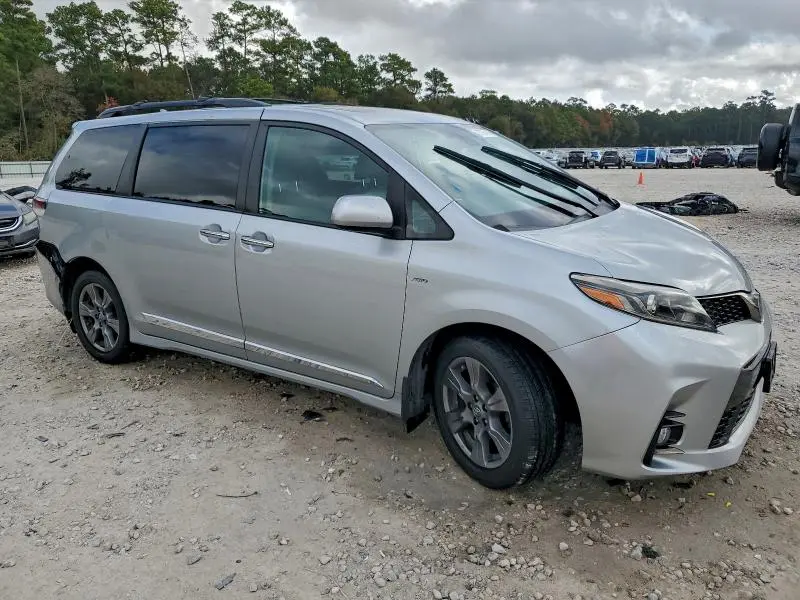 2019 TOYOTA SIENNA SE  