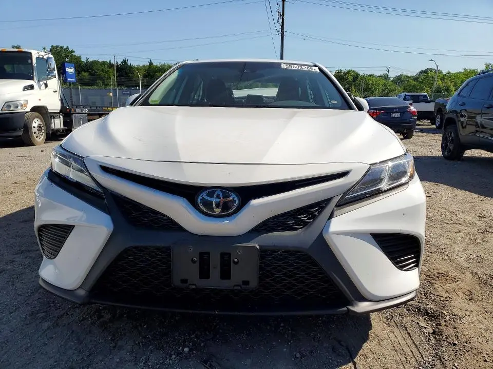 2019 TOYOTA CAMRY SE  