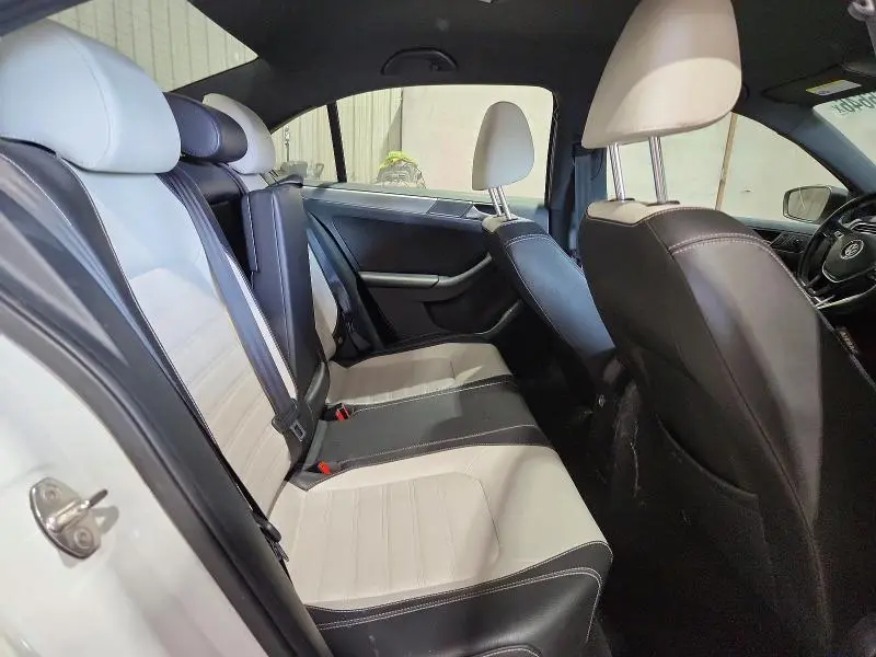 2016 VOLKSWAGEN JETTA SPORT  