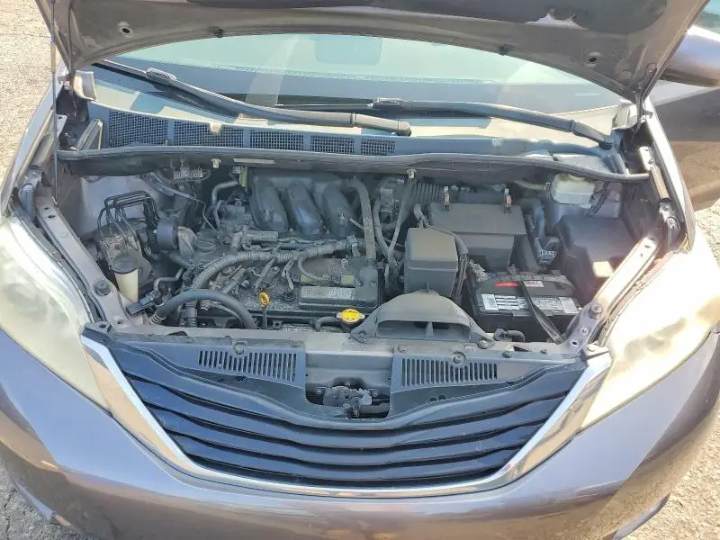 2011 TOYOTA SIENNA LE  