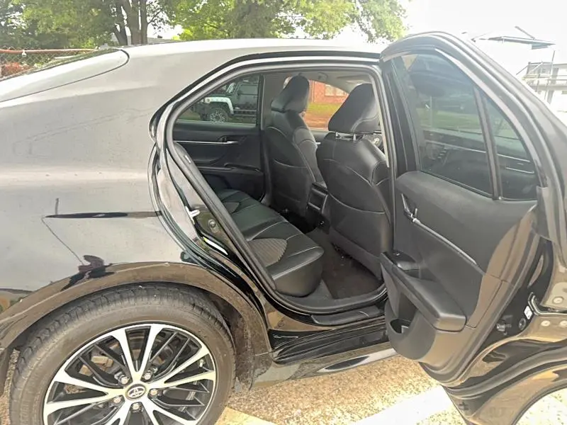 2018 TOYOTA CAMRY SE  