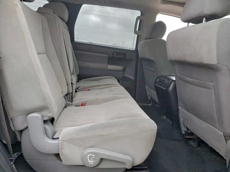 2017 TOYOTA SEQUOIA SR5  