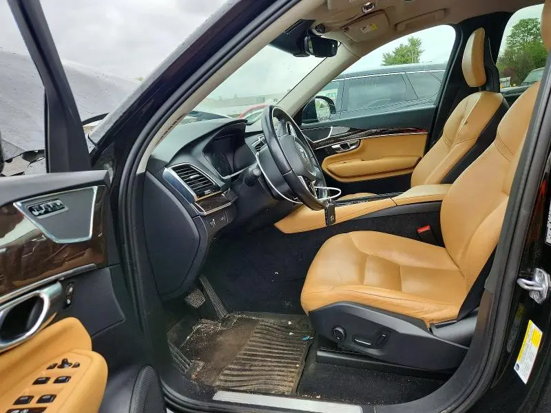 2016 VOLVO XC90 T6  