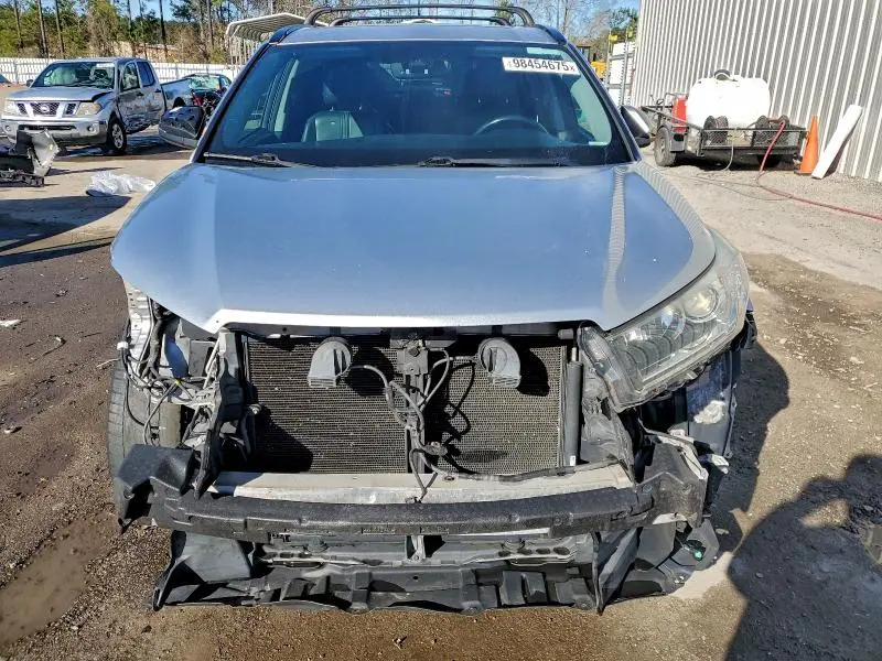 2017 TOYOTA HIGHLANDER SE  