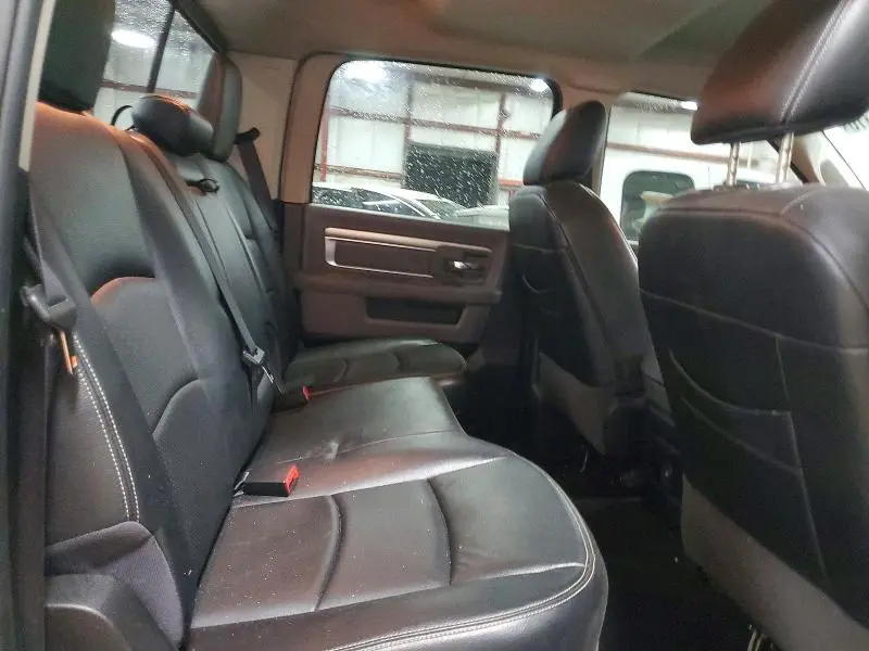 2016 RAM 1500 SLT  