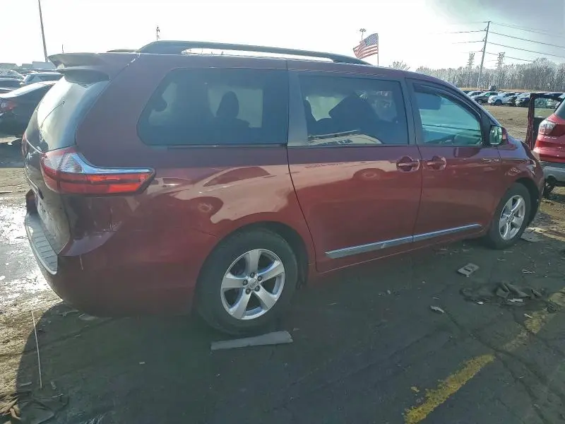 2015 TOYOTA SIENNA LE  
