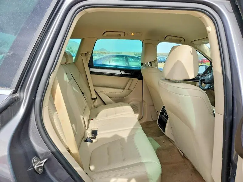 2013 VOLKSWAGEN TOUAREG V6  