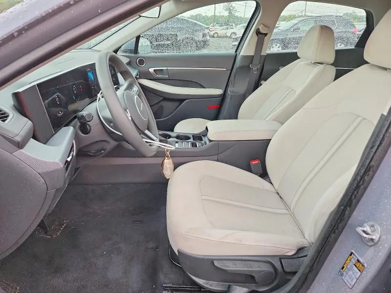 2025 HYUNDAI SONATA SE  