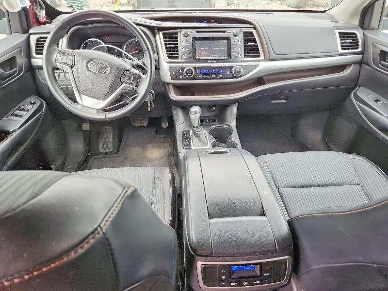 2015 TOYOTA HIGHLANDER LE PLUS  