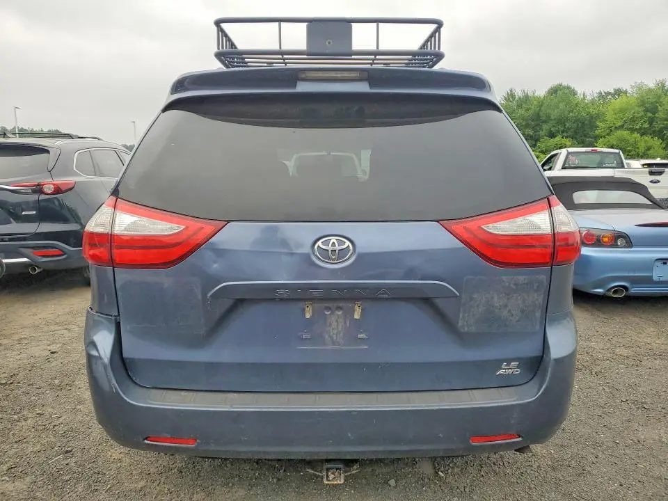 2015 TOYOTA SIENNA LE  