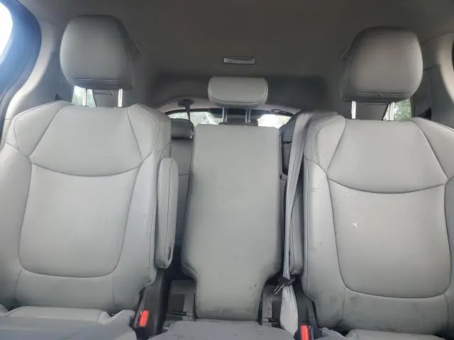 2023 TOYOTA SIENNA XLE  