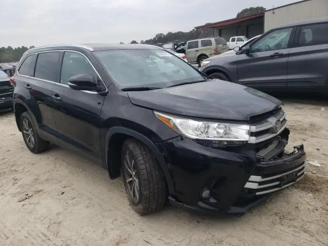 2019 TOYOTA HIGHLANDER SE  
