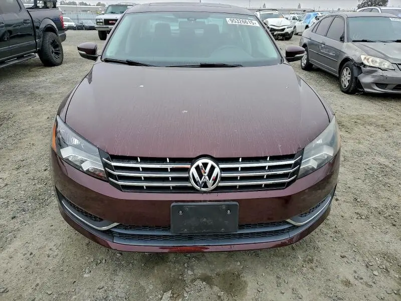 2013 VOLKSWAGEN PASSAT SE  