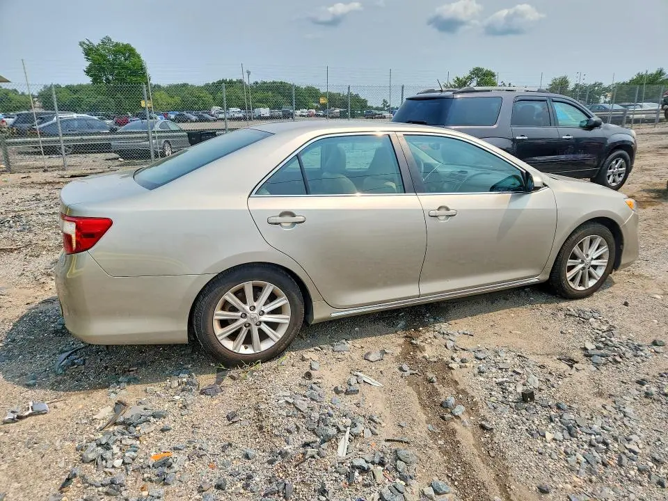 2014 TOYOTA CAMRY XLE  