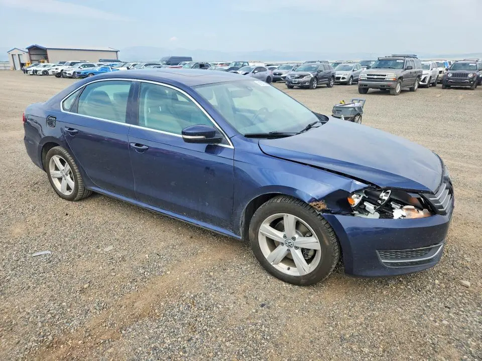 2013 VOLKSWAGEN PASSAT SE  