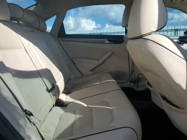2018 VOLKSWAGEN PASSAT SE  