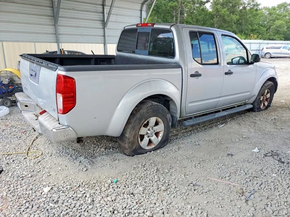 2015 NISSAN FRONTIER SV  