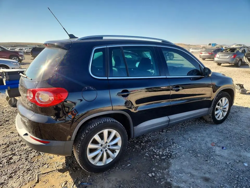 2011 VOLKSWAGEN TIGUAN S  