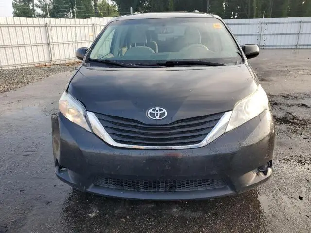 2014 TOYOTA SIENNA LE  