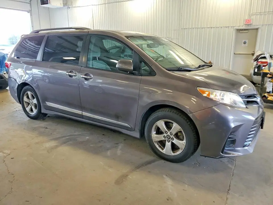 2019 TOYOTA SIENNA LE  
