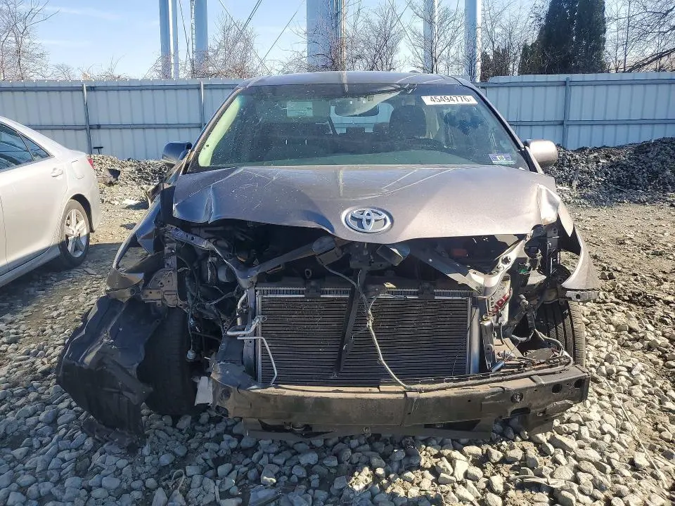 2015 TOYOTA SIENNA LE 8 PASSENGER  