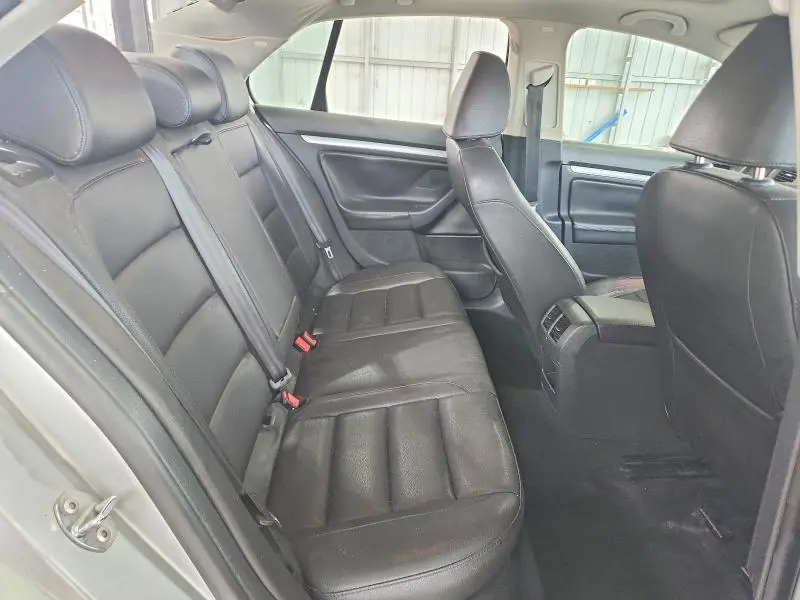 2010 VOLKSWAGEN JETTA SE  