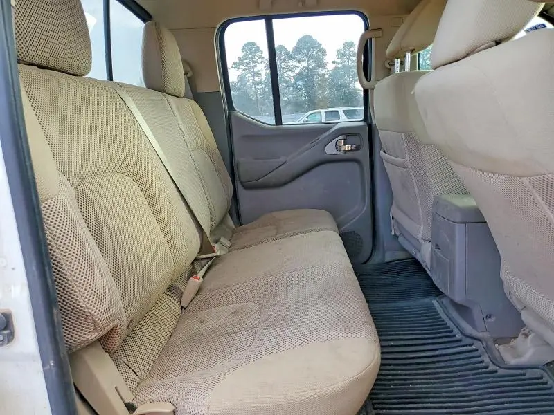 2017 NISSAN FRONTIER SV  